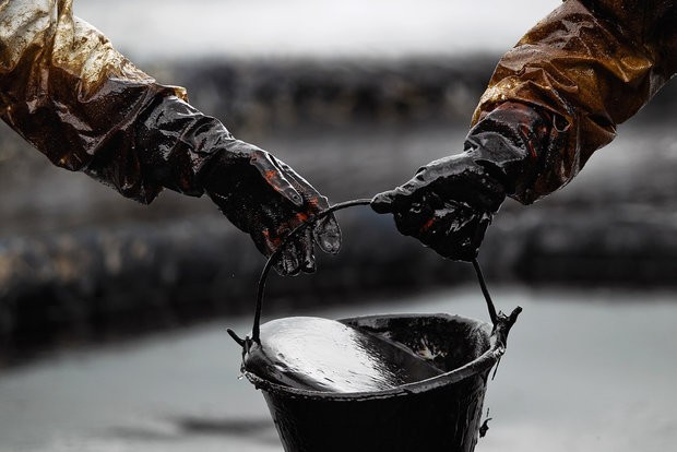 حسرت ۵۰ دلار بر دل بشکه‌های نفت ماند/سقوط قیمت نفت ایران آغاز شد