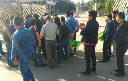تعدادی از طلبکاران گروه ملی صنعتی فولاد خوزستان خواستار پرداخت مطالباتشان شدند