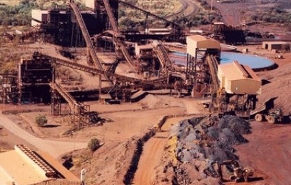 ۳ ماه معوقات مزدی کارگران شرکت معدن سنگ آهن بافق