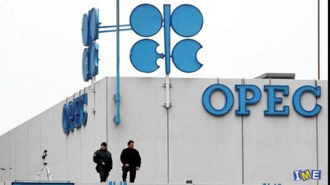 نوسانات قیمت  در پی مذاکرات فریز تولید نفت