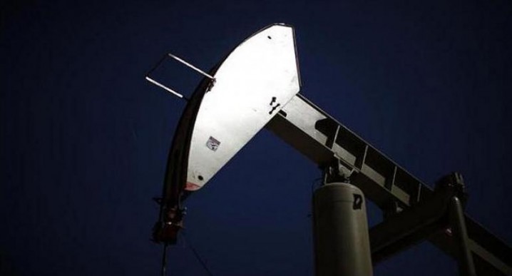 کاهش قیمت نفت پس از انتشار گزارش افزایش حجم ذخیره سازی آمریکا