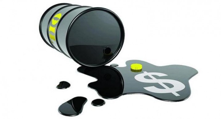 تولید نفت آمریکا 800 هزار بشکه‌ در روز کاهش یافت