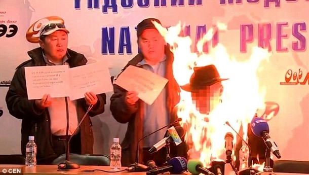 خودسوزی رئیس‌ یک اتحادیه مغولستان در اعتراض به واگذاری معادن به چین