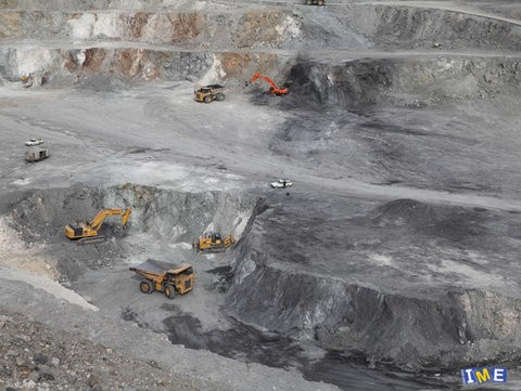 عرضه ۵۵ هزار تن سنگ آهن فلات مرکزی در تالار صادراتی