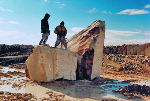 بی نظیرترین معدن قیر طبیعی ماسه ای کشور در دشتی