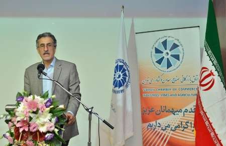 رئیس اتاق تهران: توسعه اقتصادی در گرو سیاست صحیح ارزی است
