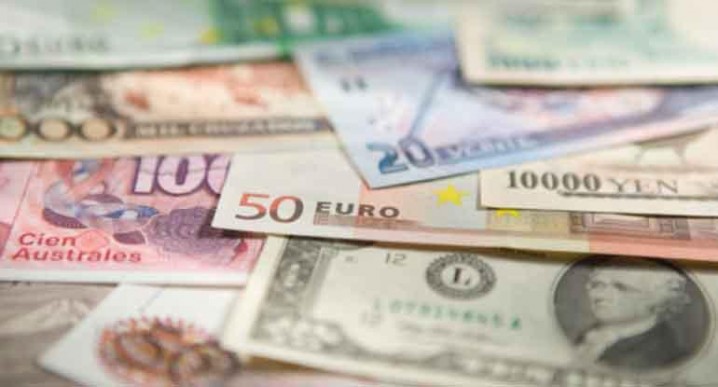 روند کاهش ارزش يورو برابر دلار و برخی ديگر از ارزها ادامه دارد