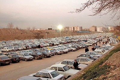 کاهش ادامه‌دار قیمت خودرو در بازار تهران