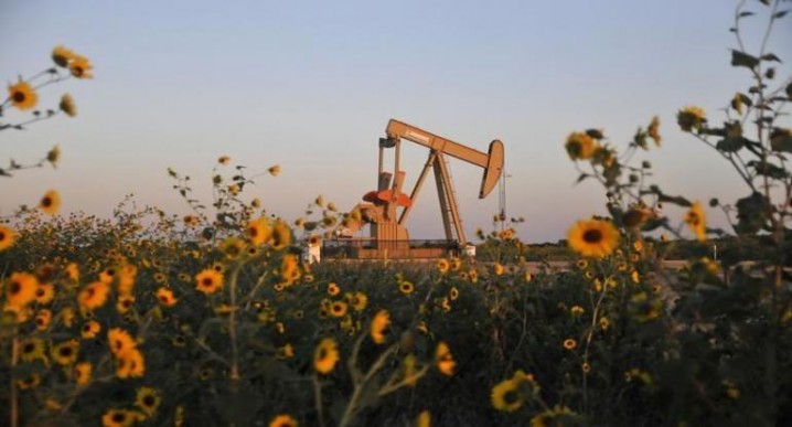 افزایش قیمت نفت با سقوط شاخص دلار