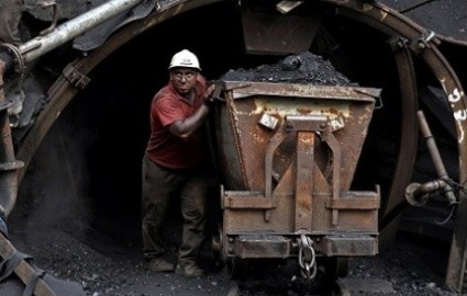 دولت در بودجه سالیانه ردیفی برای مطالبات معادن زغالسنگ اختصاص دهد