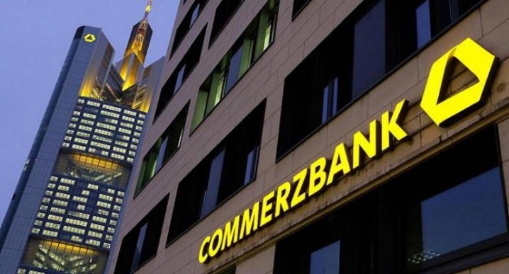 کامرز بانک فعالیت‌های خود در حاشیه خلیج‌فارس را به دلیل ترس از تحریم کاهش می‌دهد
