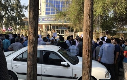 کارگران گروه ملی فولاد اهواز برای دومین روز تجمع کردند