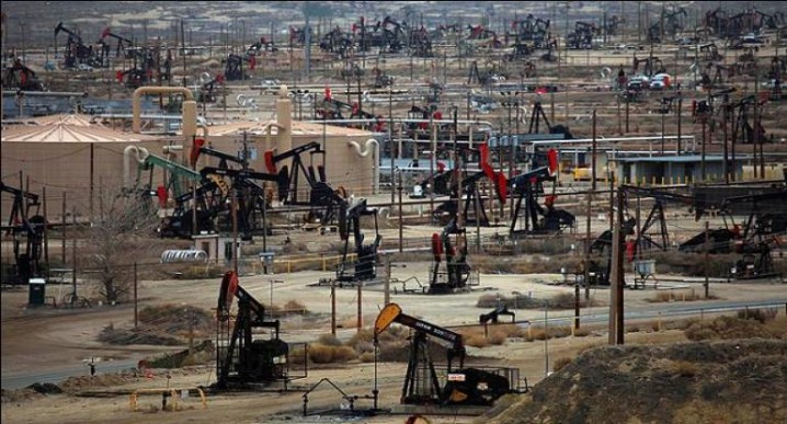 افزایش بهای نفت جهان و ذخایر نفتی آمریکا