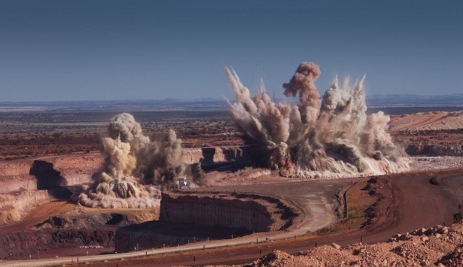 صعود اندک سنگ‌آهن در پی انفجار در 2 معدن  