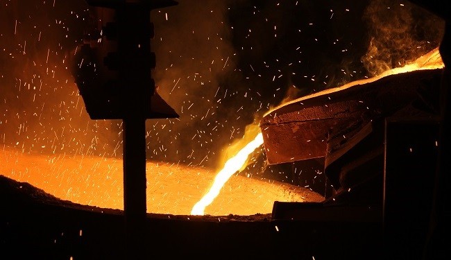فولاد مبارکه 50 درصد از فولاد و مواد اولیه 3 هزار کارخانه کشور را تامین می کند