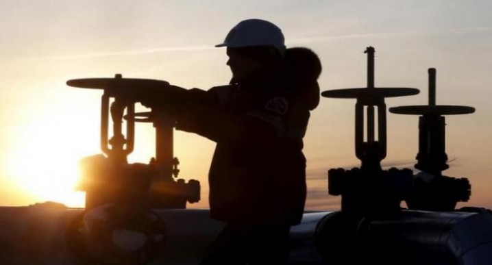 قیمت نفت برنت افزایش و نفت آمریکا کاهش یافت